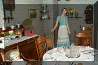 j dining room.jpg (50297 bytes)