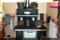 j kitchen.jpg (38967 bytes)