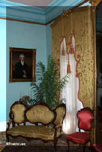 n 02 bmp drapes.jpg (20386 bytes)