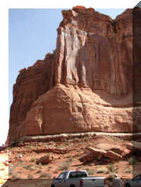 a f1011ut arch_202 court house truck_1.JPG (53872 bytes)