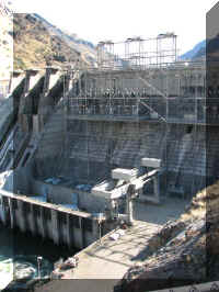 a f0826hc_433 dam24_1.JPG (58517 bytes)