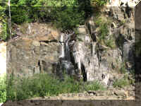 a f0912wa msh_142 road waterfall_1.JPG (81610 bytes)