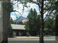 a f0814ystt_251 colter flag half_1.JPG (59516 bytes)