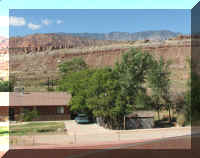 a f1006 ut rd z_211 hills house_1.jpg (52416 bytes)