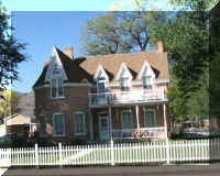 a f1010ut rd_147 house_1.jpg (74961 bytes)