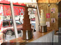 a f0903wa_156 leavenworth choc fountain_1.JPG (58640 bytes)