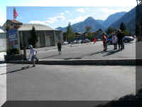 a f0903wa_158 leavenworth skateboard_1.JPG (40505 bytes)