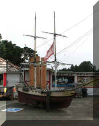 a f0910wa wp_324_1.jpg (40523 bytes)