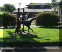 a f0910wa wp_418 sculptures_1.jpg (57900 bytes)