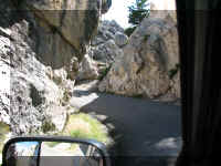 a f0811ys_406 road rocks_1.JPG (55458 bytes)
