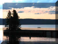 a f0812ys_778 sunst kyak_1.JPG (37685 bytes)